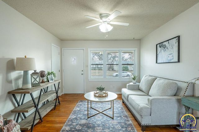 5224 SW 31st St, Topeka, KS 66614