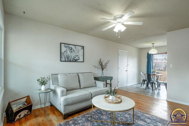 5224 SW 31st St, Topeka, KS 66614