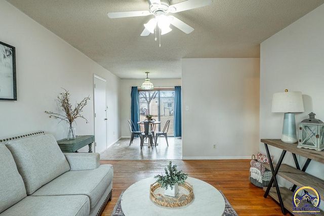 5224 SW 31st St, Topeka, KS 66614