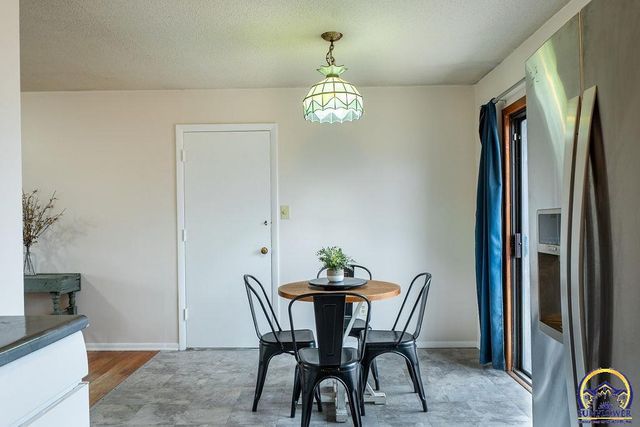 5224 SW 31st St, Topeka, KS 66614