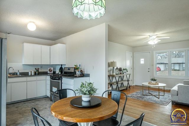 5224 SW 31st St, Topeka, KS 66614