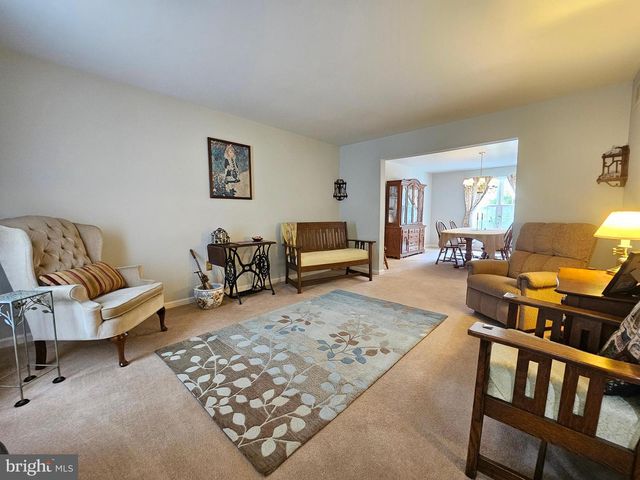 1120 STONEHENGE DR, Reading, PA 19606