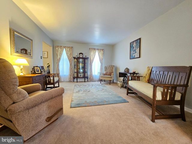 1120 STONEHENGE DR, Reading, PA 19606