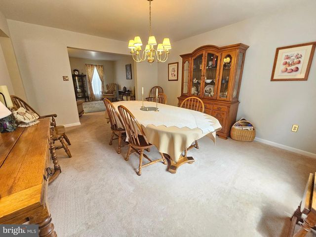 1120 STONEHENGE DR, Reading, PA 19606