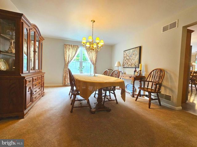 1120 STONEHENGE DR, Reading, PA 19606