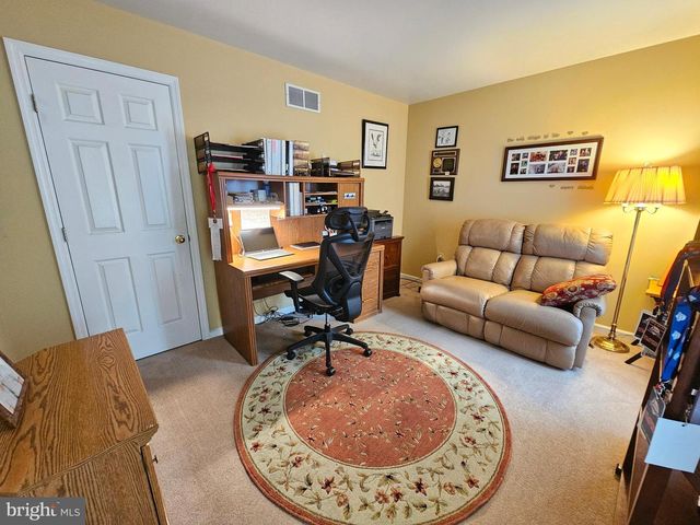 1120 STONEHENGE DR, Reading, PA 19606