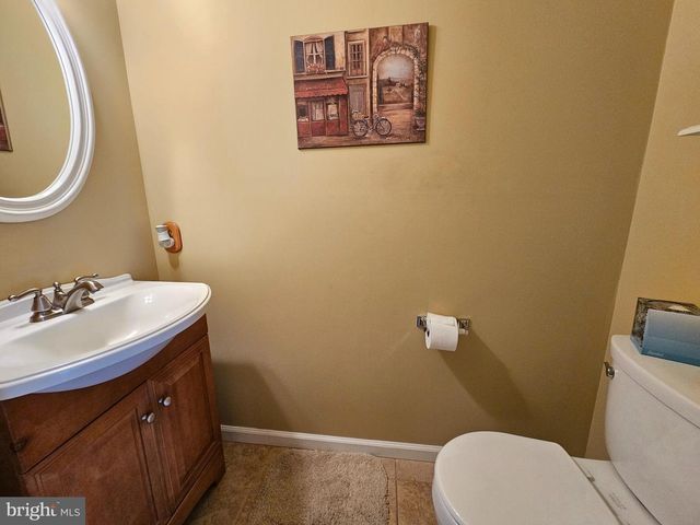 1120 STONEHENGE DR, Reading, PA 19606