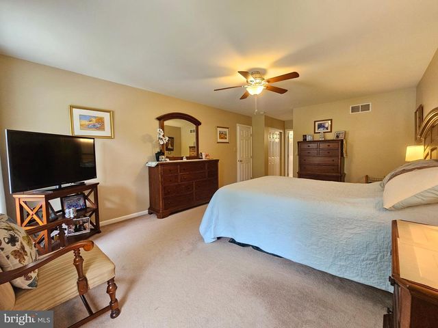1120 STONEHENGE DR, Reading, PA 19606
