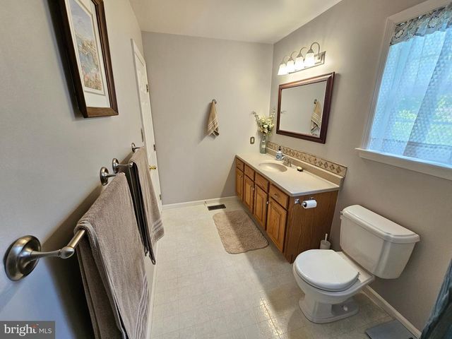 1120 STONEHENGE DR, Reading, PA 19606