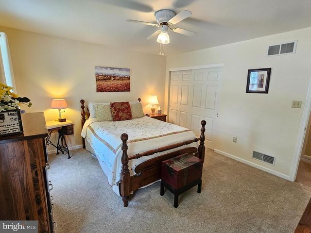 1120 STONEHENGE DR, Reading, PA 19606