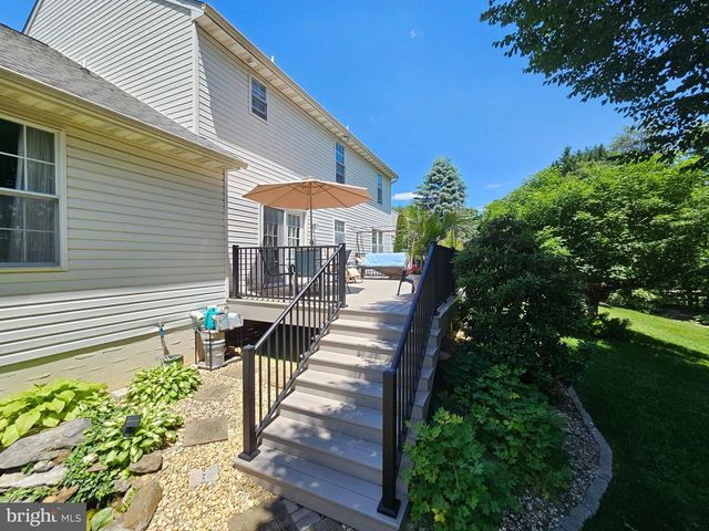 1120 STONEHENGE DR, Reading, PA 19606