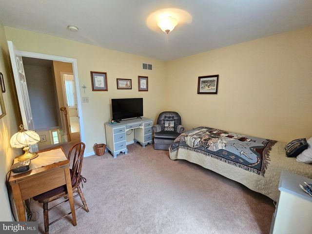 1120 STONEHENGE DR, Reading, PA 19606