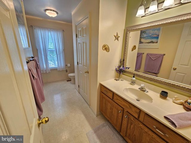 1120 STONEHENGE DR, Reading, PA 19606