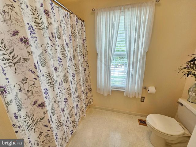 1120 STONEHENGE DR, Reading, PA 19606