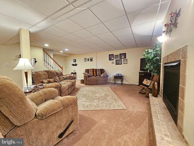 1120 STONEHENGE DR, Reading, PA 19606