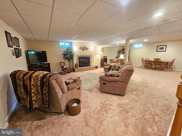 1120 STONEHENGE DR, Reading, PA 19606