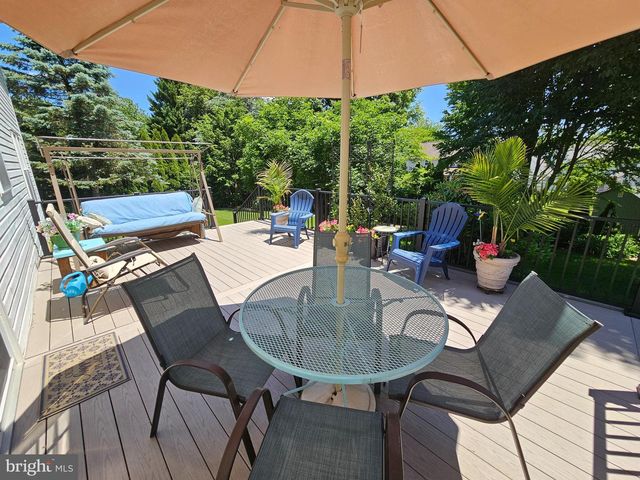 1120 STONEHENGE DR, Reading, PA 19606