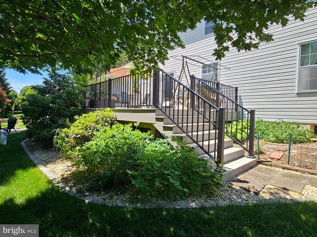 1120 STONEHENGE DR, Reading, PA 19606