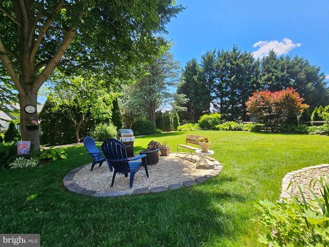 1120 STONEHENGE DR, Reading, PA 19606