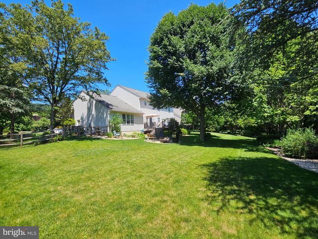 1120 STONEHENGE DR, Reading, PA 19606