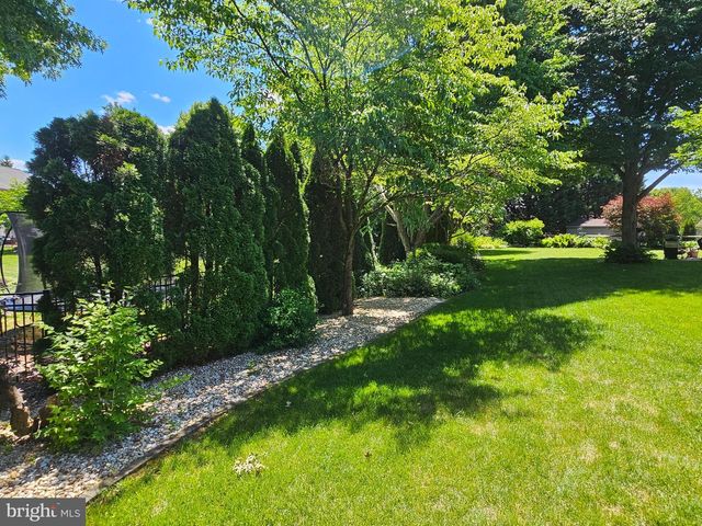1120 STONEHENGE DR, Reading, PA 19606