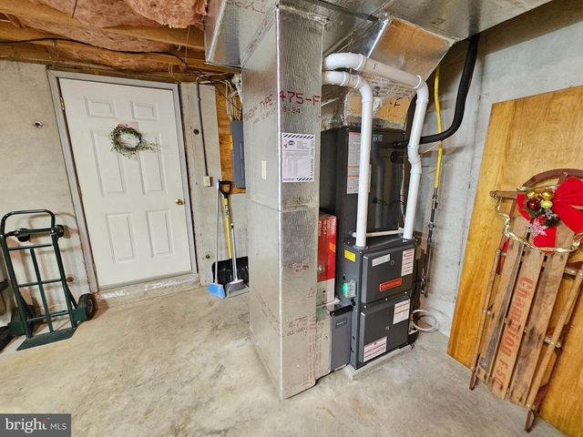 1120 STONEHENGE DR, Reading, PA 19606