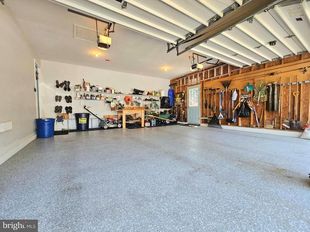 1120 STONEHENGE DR, Reading, PA 19606