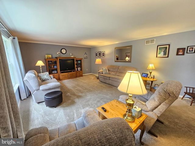 1120 STONEHENGE DR, Reading, PA 19606