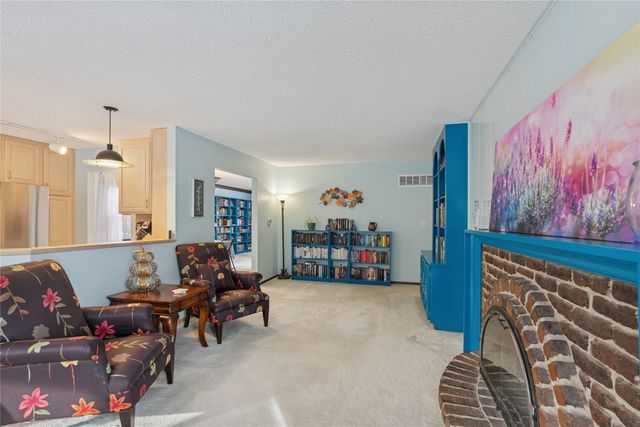 2008 Center Street, West Des Moines, IA 50265