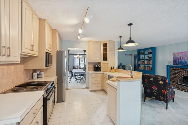 2008 Center Street, West Des Moines, IA 50265