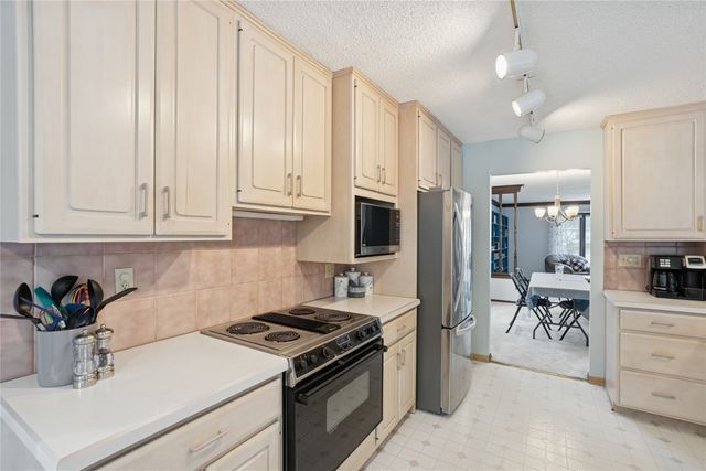 2008 Center Street, West Des Moines, IA 50265