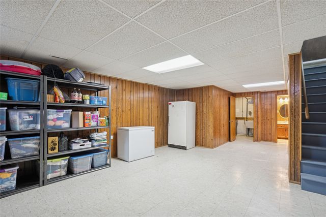 2008 Center Street, West Des Moines, IA 50265