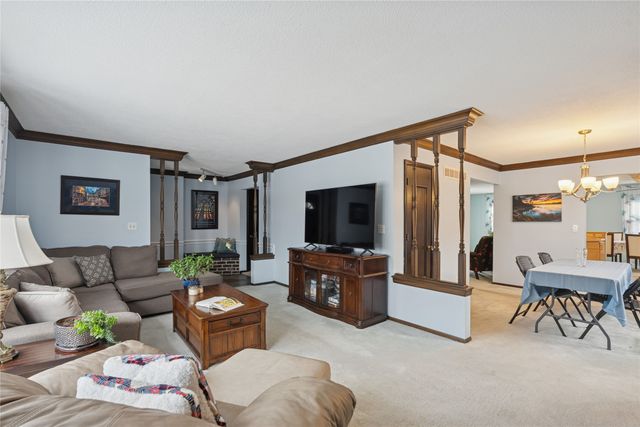 2008 Center Street, West Des Moines, IA 50265