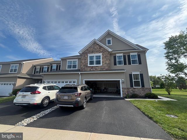 32 AUBREY CIR, Royersford, PA 19468
