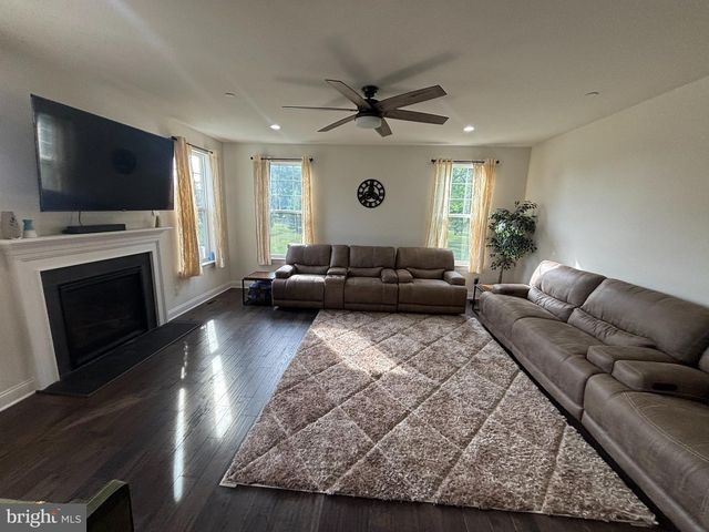 32 AUBREY CIR, Royersford, PA 19468