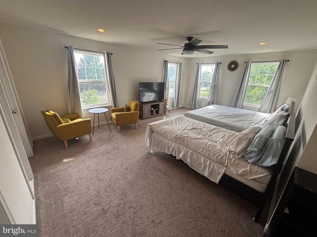 32 AUBREY CIR, Royersford, PA 19468