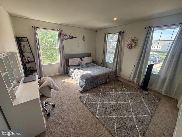 32 AUBREY CIR, Royersford, PA 19468