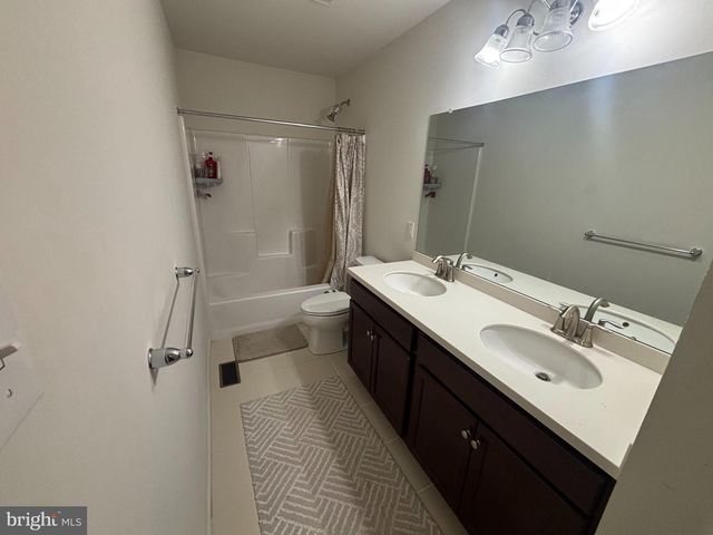 32 AUBREY CIR, Royersford, PA 19468