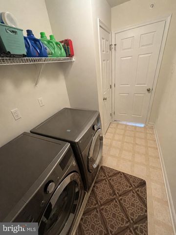 32 AUBREY CIR, Royersford, PA 19468