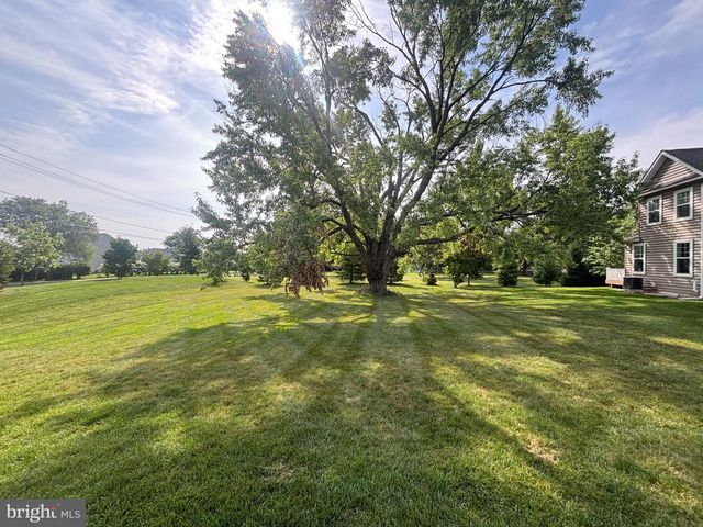 32 AUBREY CIR, Royersford, PA 19468