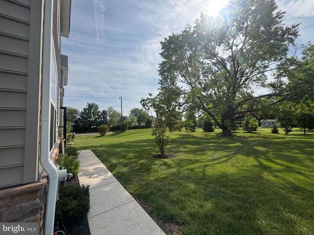 32 AUBREY CIR, Royersford, PA 19468
