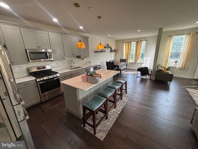 32 AUBREY CIR, Royersford, PA 19468