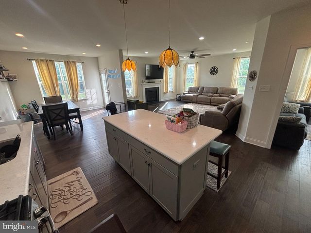 32 AUBREY CIR, Royersford, PA 19468