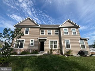 32 AUBREY CIR, Royersford, PA 19468