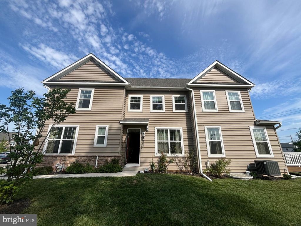 32 AUBREY CIR, Royersford, PA 19468