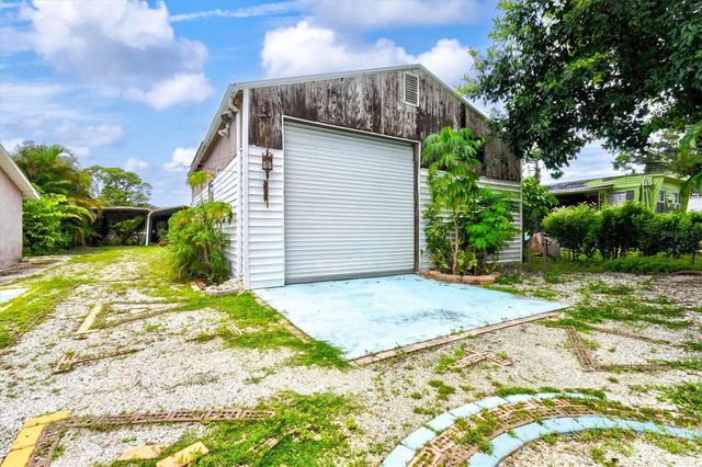 507 PINEWOOD AVENUE, Nokomis, FL 34275