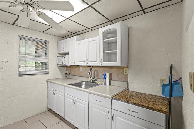 507 PINEWOOD AVENUE, Nokomis, FL 34275