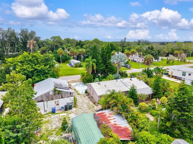 507 PINEWOOD AVENUE, Nokomis, FL 34275