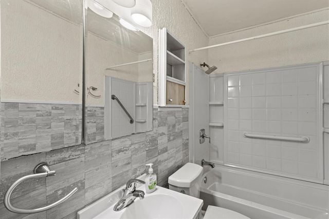 507 PINEWOOD AVENUE, Nokomis, FL 34275