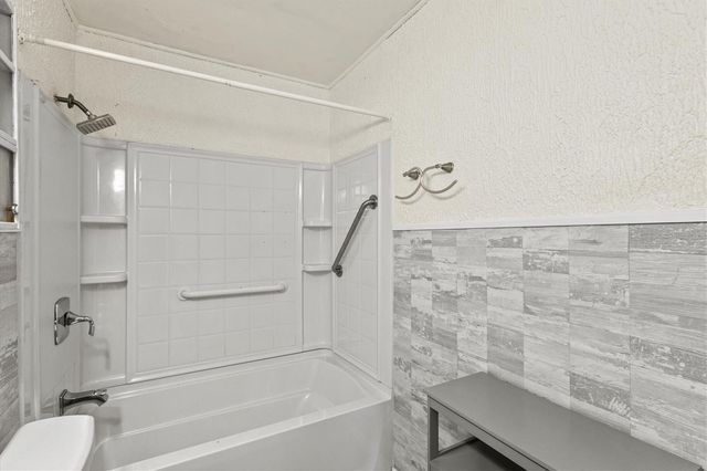 507 PINEWOOD AVENUE, Nokomis, FL 34275